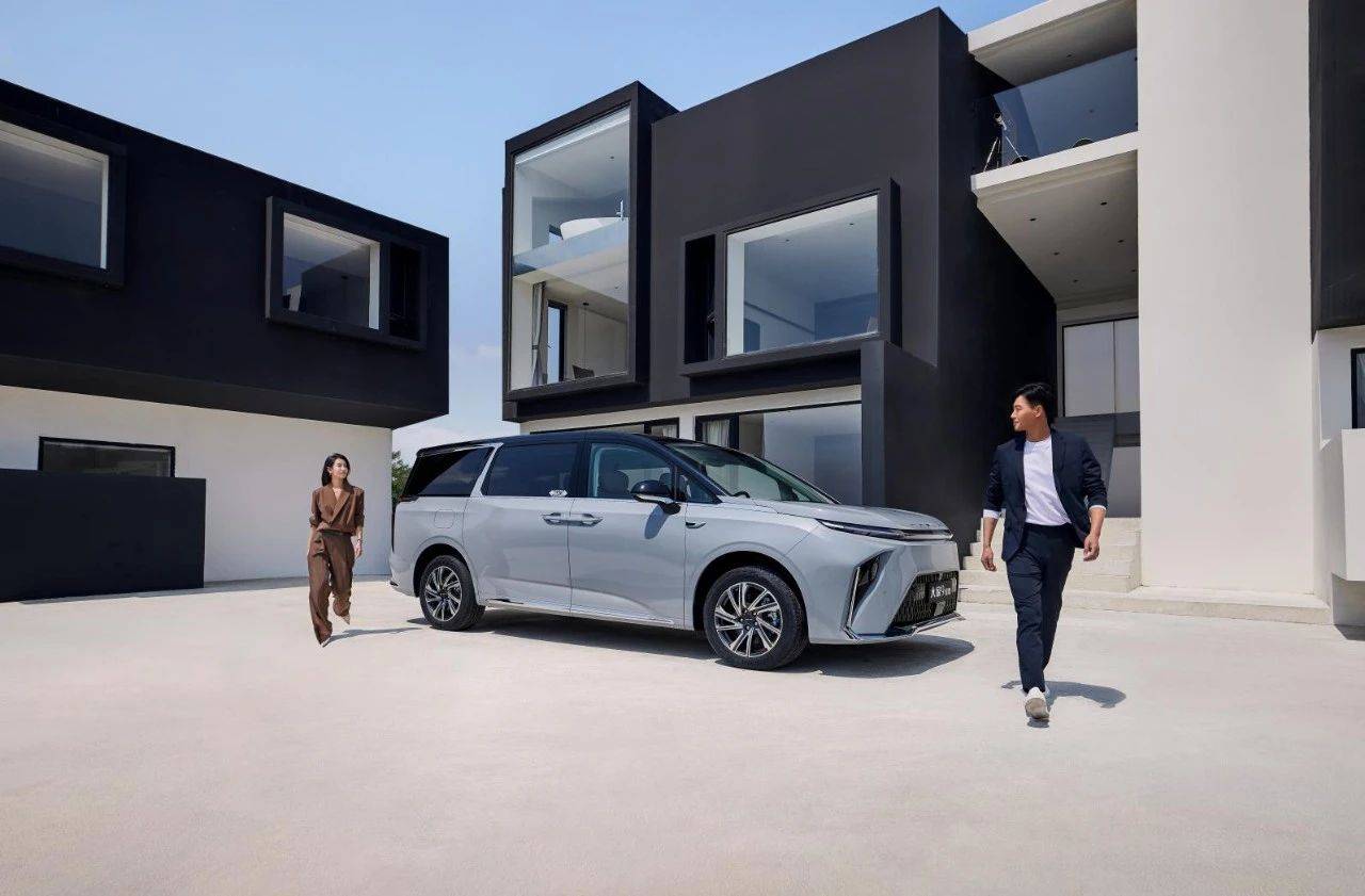 大家9超混VS腾势D9DM-i：谁能让你在30万预算内开上豪华MPV？(图8)