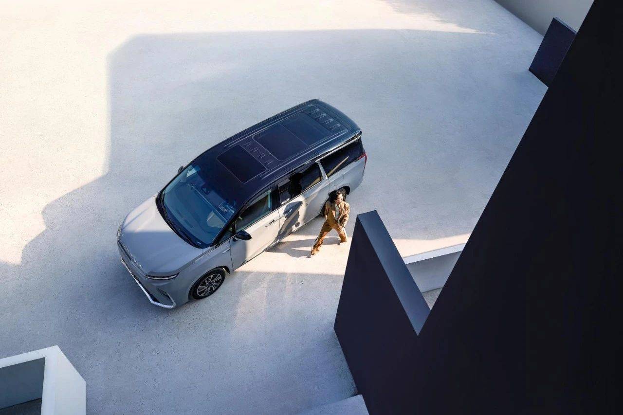 大家9超混VS腾势D9DM-i：谁能让你在30万预算内开上豪华MPV？(图16)