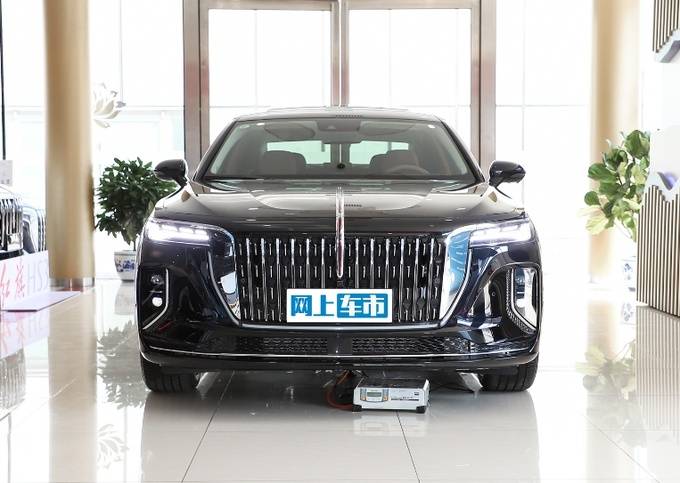 红旗H9：董明珠青睐的“中国造”豪华轿车魅力何在？(图2)