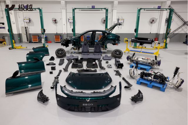 看完极越拆车我才发现夏一平没吹牛吉利和百度有真家伙(图2)