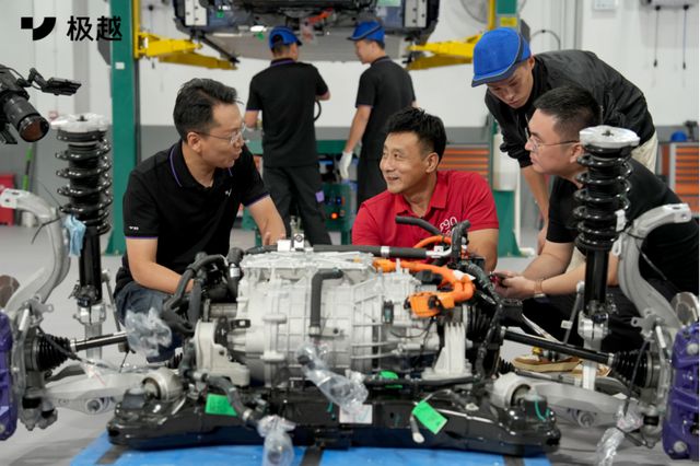 看完极越拆车我才发现夏一平没吹牛吉利和百度有真家伙(图3)