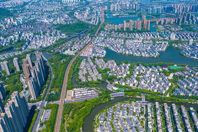 杭甬铁路的穿城而过让绍兴略显尴尬无奈间却诞生出漂亮的风景(图8)