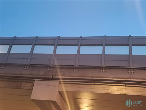 完成8座桥梁28万延长米隔音屏建设！哈市持续加大高架桥周边噪声治理(图3)
