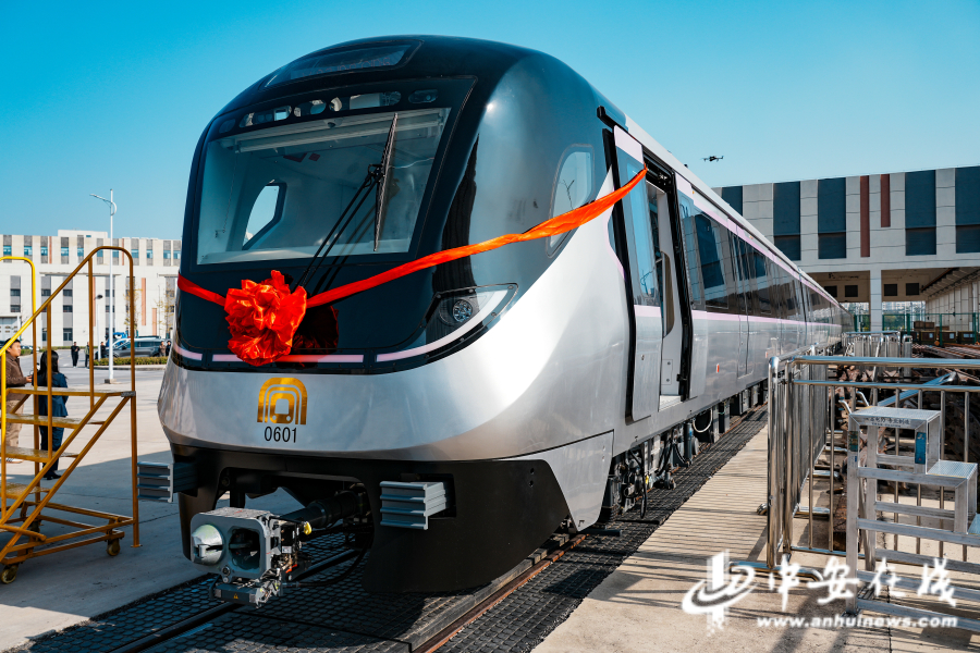 合肥轨道6号线一期首列车正式亮相