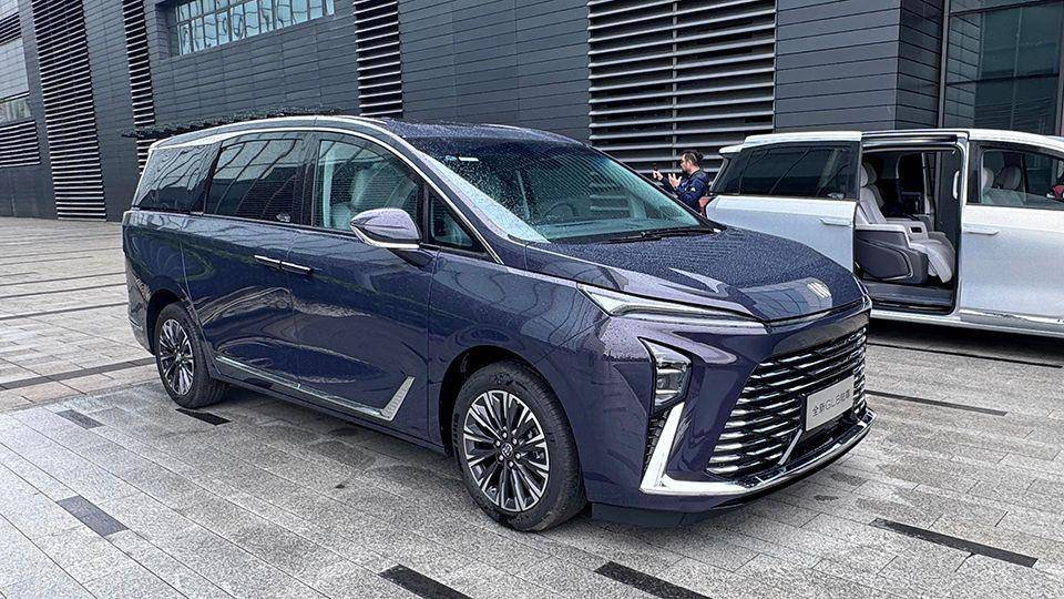 全新别克GL8换四条胎还是30万最舒适MPV赛那会再降价？