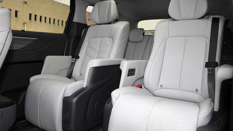 全新别克GL8换四条胎还是30万最舒适MPV赛那会再降价？(图2)