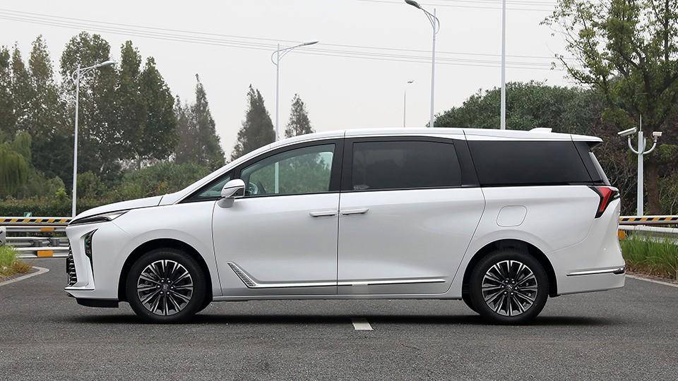 全新别克GL8换四条胎还是30万最舒适MPV赛那会再降价？(图4)