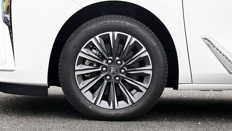 全新别克GL8换四条胎还是30万最舒适MPV赛那会再降价？(图5)