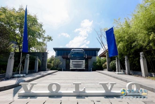 定义快运新高度沃尔沃FH2025款荣获“发现信赖快运运输车”大奖(图4)