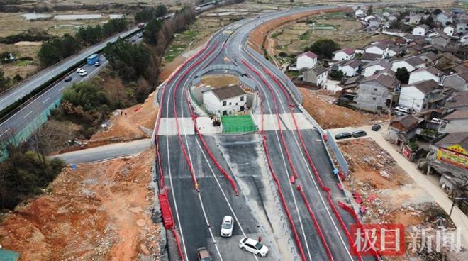 金溪之眼后续:房主一天在外吃饭女婿过年没来院内条幅惹争议(图2)