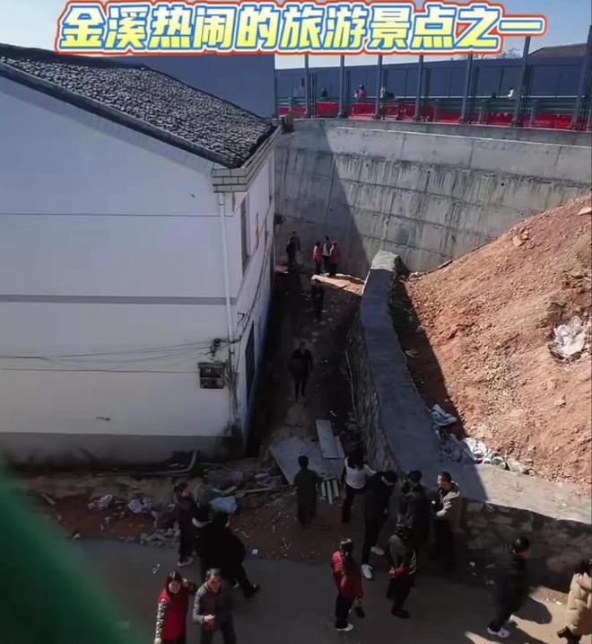 金溪之眼后续:房主一天在外吃饭女婿过年没来院内条幅惹争议(图9)