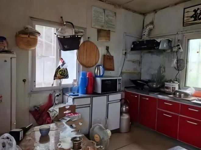 山东一家5代人住日军炮楼58年因墙体太厚耗费20年才通上暖气(图8)