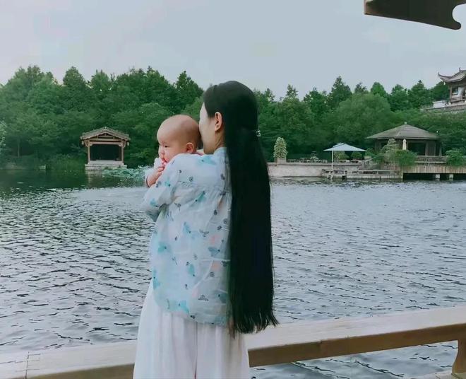 看到杜星霖、田朴珺豪宅才懂她们为何嫁大30岁老公毫无怨言(图4)