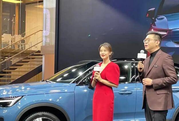 高圆圆排场大耍大牌！无人现场要36个保安护航被嘲增加就业机会
