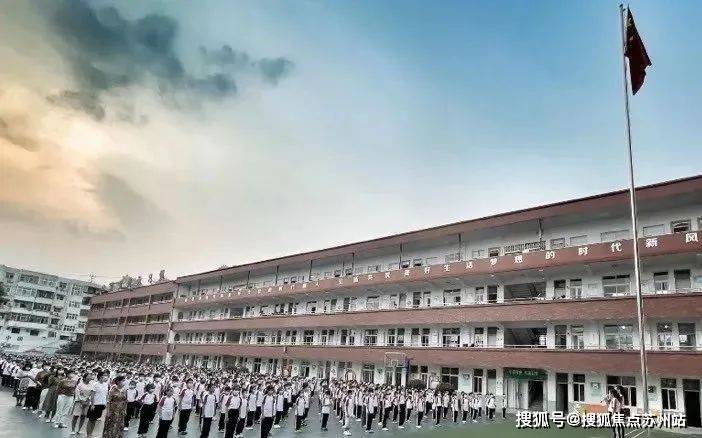 金色贝拉维(售楼处)金色贝拉维电线楼盘评测_价格配套户型停车位(图9)