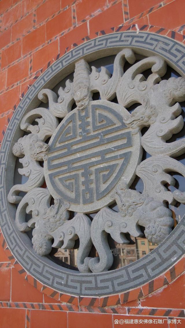 石雕窗花墙与石雕壁画的搭配：艺术之美相得益彰(图2)