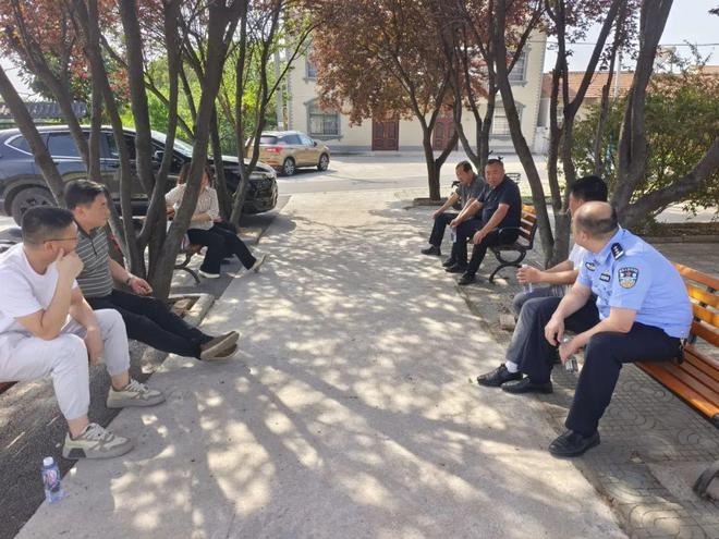 荷塘经济‘链’上开花——人大索河街道工委组织人大代表专题调研莲藕产业发展(图2)