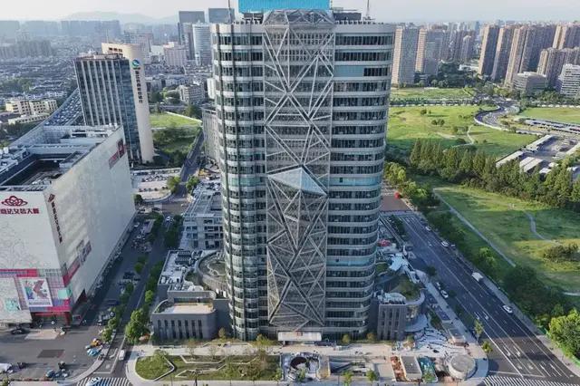 杭州银行总行新大楼立面如钻石(图6)