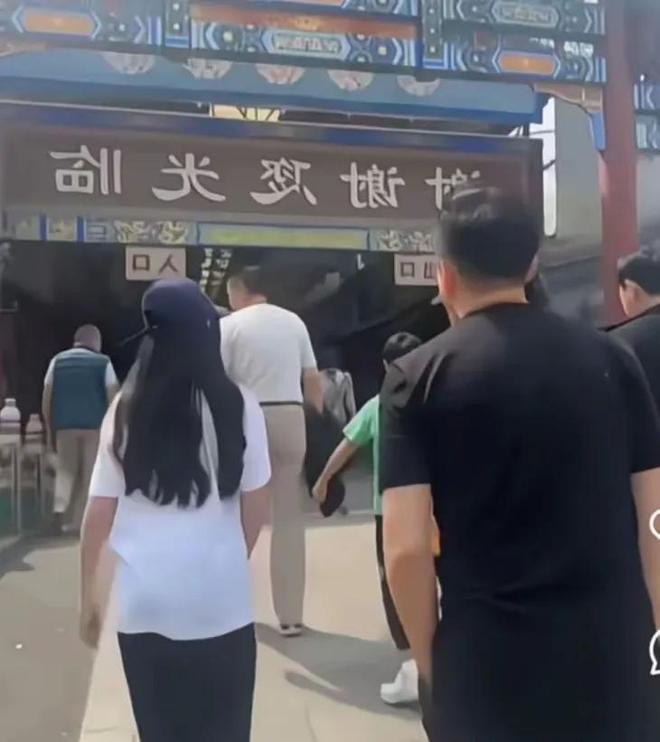 汪小菲婚礼彩排张兰开心送祝福!马筱梅表态：不收礼金只要幸福!(图13)