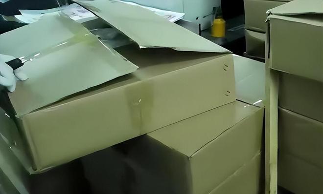 地下印钞厂覆灭记：车间被隔音改造500名警察出动缴获4亿假币(图10)