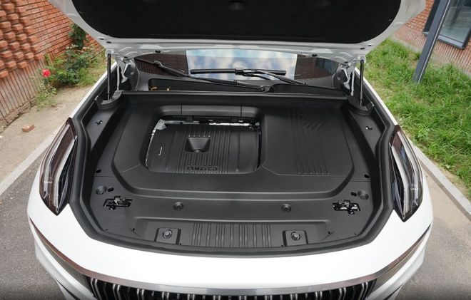 领克09五座版终于来了！限时价2128万、配四驱这回销量要涨？(图18)