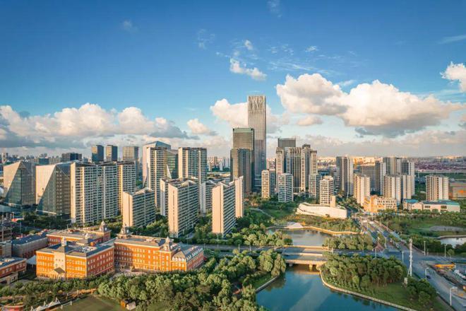 全城聚焦▷建发联发青云上售楼处发布：炙热理想人居(图2)