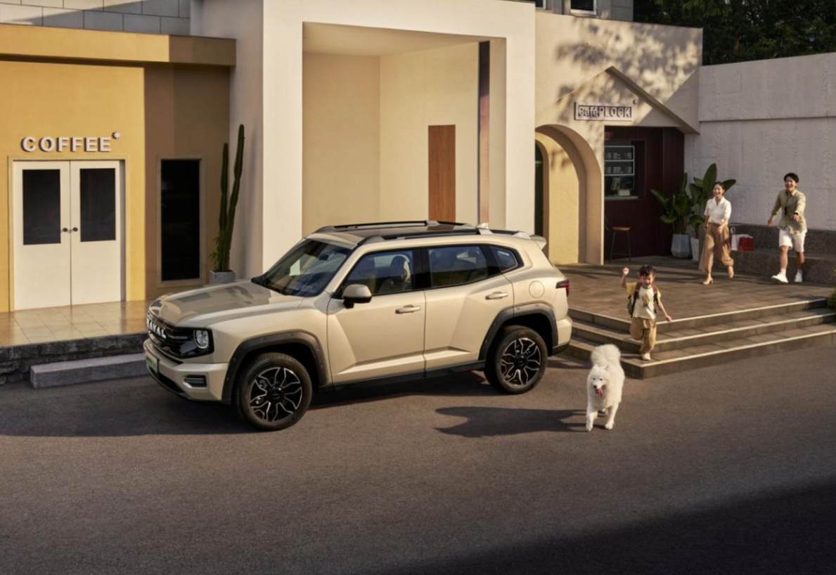 充电5分钟续航百公里！2026款岚图梦想家3299万起上市即交付！(图6)