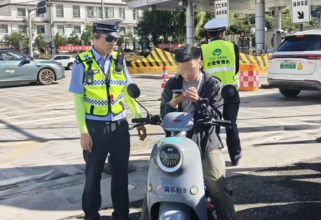 骑电动车上高速……