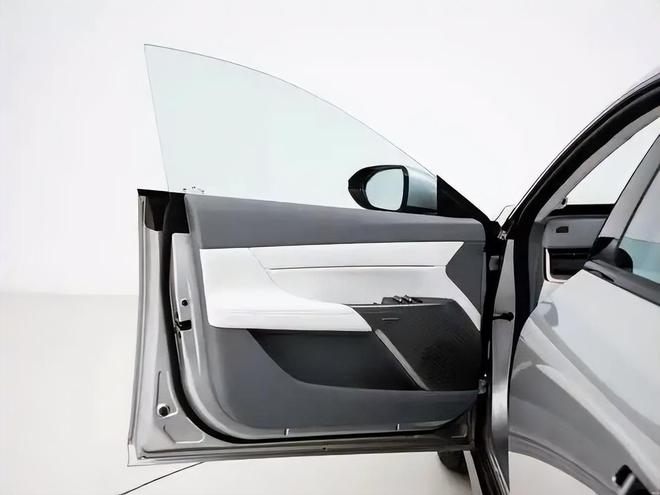 小米SU7撞车打不开车门新能源汽车车门为何易锁死?(图8)