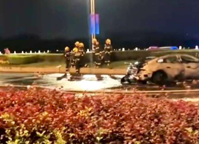 小米SU7撞车打不开车门新能源汽车车门为何易锁死?(图7)