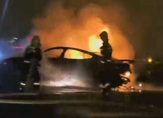 小米SU7撞车打不开车门新能源汽车车门为何易锁死?(图12)