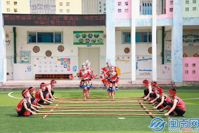 南靖丰田镇：竹竿敲出新生活民谣唱响“侨之音”(图2)