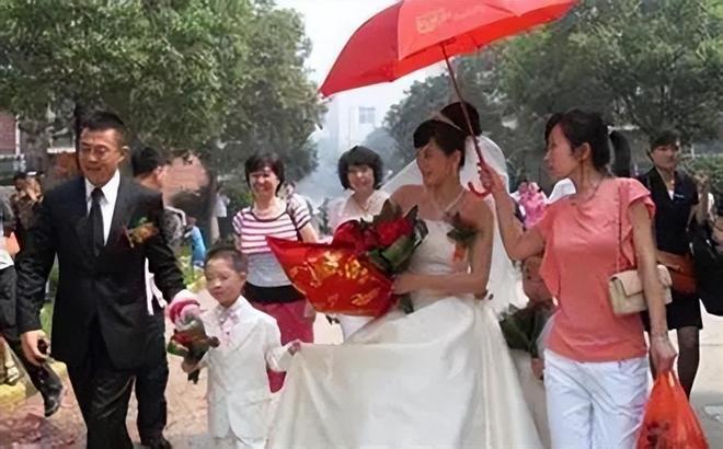 离婚后只字不提前夫侯勇与女儿相依为命如今46岁似冻龄少女(图9)