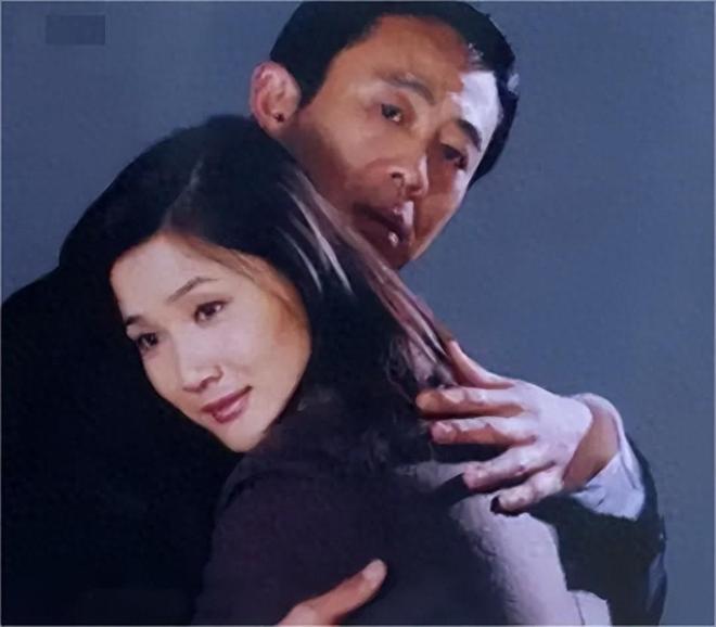 离婚后只字不提前夫侯勇与女儿相依为命如今46岁似冻龄少女