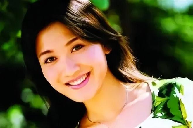 离婚后只字不提前夫侯勇与女儿相依为命如今46岁似冻龄少女(图4)