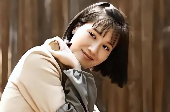 离婚后只字不提前夫侯勇与女儿相依为命如今46岁似冻龄少女(图2)