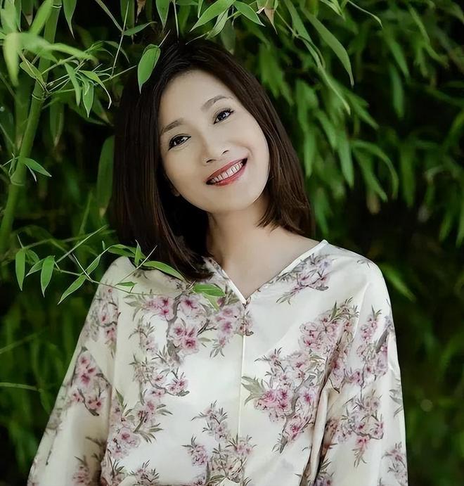 离婚后只字不提前夫侯勇与女儿相依为命如今46岁似冻龄少女(图6)