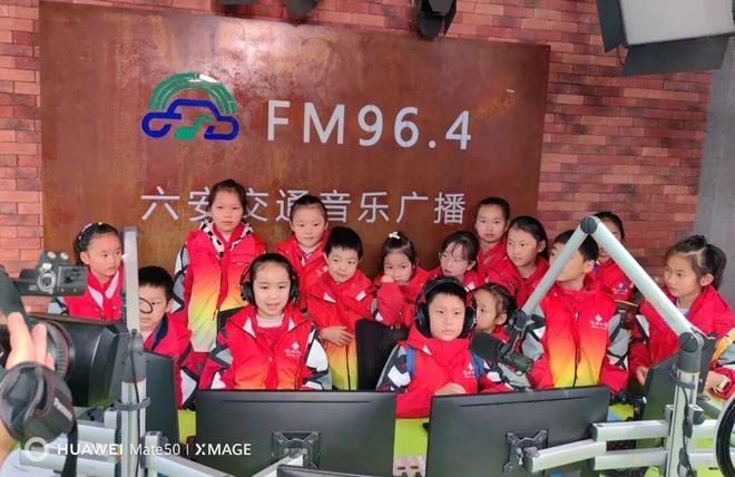 六安小记者探秘“新闻大本营”(图2)