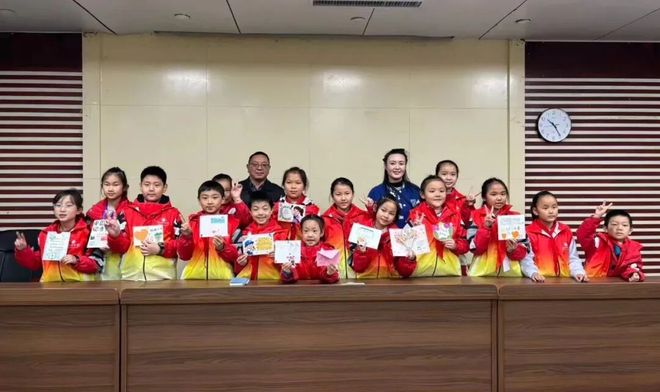 六安小记者探秘“新闻大本营”(图6)