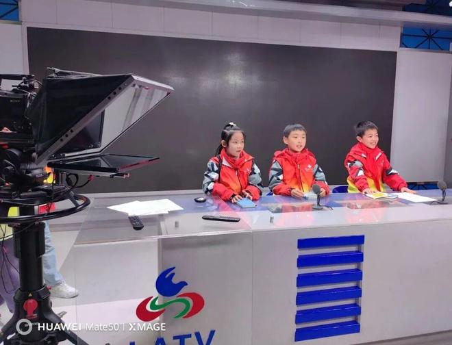 六安小记者探秘“新闻大本营”(图3)