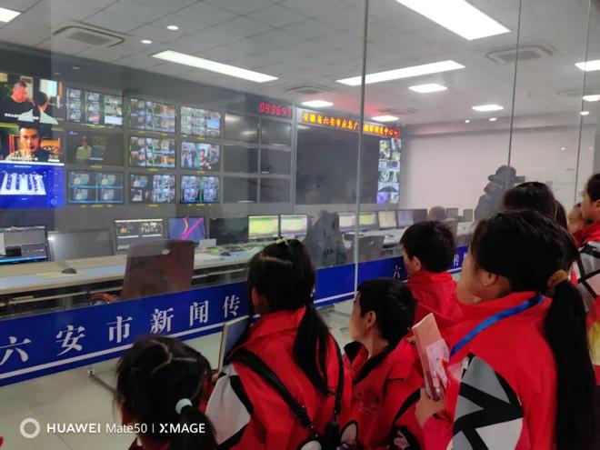 六安小记者探秘“新闻大本营”(图4)