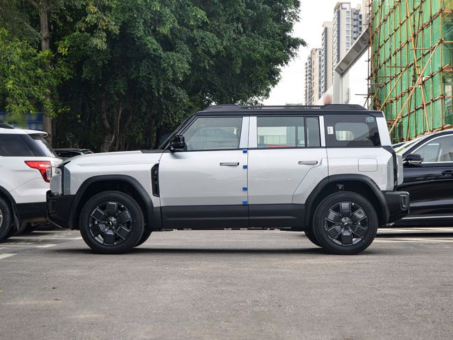 天门山爬坡失败让它反向“火”出圈奇瑞风云X3L究竟什么来头？(图3)