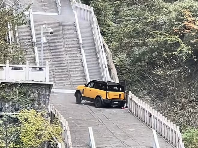 天门山爬坡失败让它反向“火”出圈奇瑞风云X3L究竟什么来头？