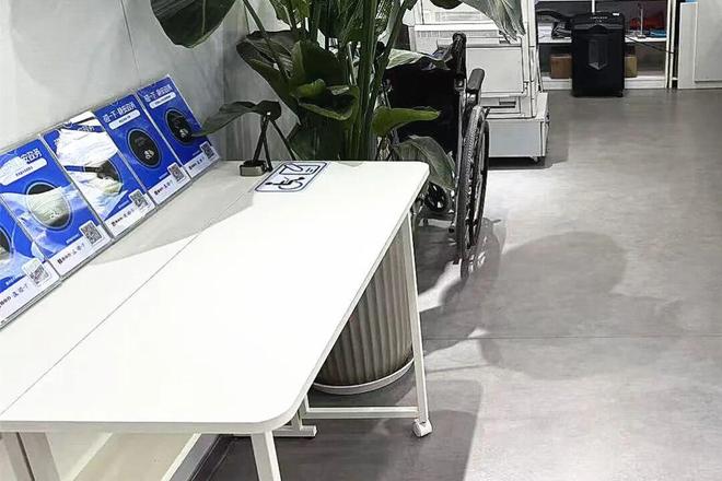 服务延伸到家门口、试点“智能问答办”系统……TA们把“人民至上”融入每一次服务(图5)