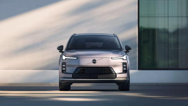 15T插混3电机4驱53秒破百纯电212km公路坦克2699万起(图8)