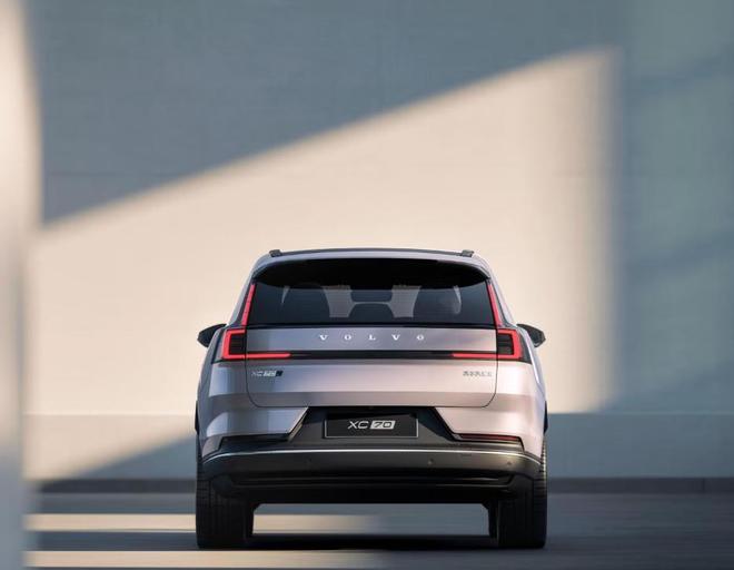 15T插混3电机4驱53秒破百纯电212km公路坦克2699万起(图10)