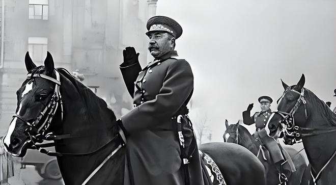 1950年被誉为苏联炮王的元帅库利克因发牢骚被斯大林秘密处决(图2)