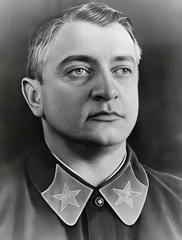 1950年被誉为苏联炮王的元帅库利克因发牢骚被斯大林秘密处决