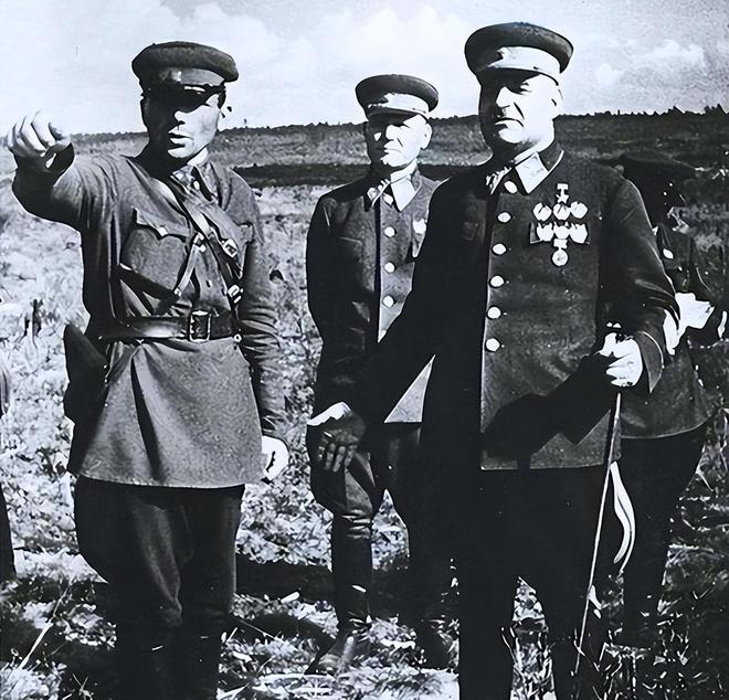 1950年被誉为苏联炮王的元帅库利克因发牢骚被斯大林秘密处决(图5)