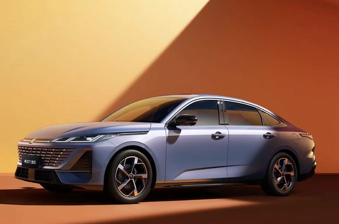 最美“国民家轿”来了超低风阻车身两种动力选择还是大品牌(图2)